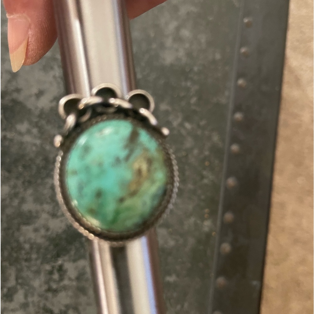 Old Vintage Native American Turquoise & Sterling Silver Ring in a size 7 - Picture 1 of 6